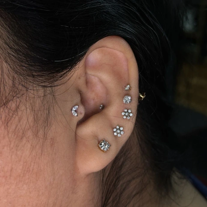 Tragus ear piercing jewellery with small stud